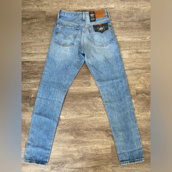 MSRP $98 NWT 24x30 High Rise Levi’s “501 Skinny” Jeans in Can’t Touch This - Picture 2 of 12